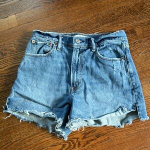 Abercrombie & Fitch the mom short high rise size 4